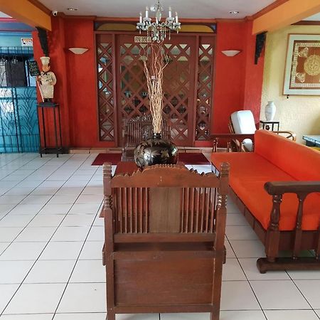 Saltimboca Tourist In Otel Bacolod Dış mekan fotoğraf
