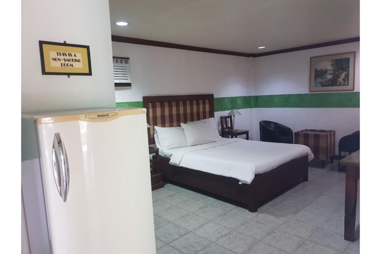 Saltimboca Tourist In Otel Bacolod Dış mekan fotoğraf