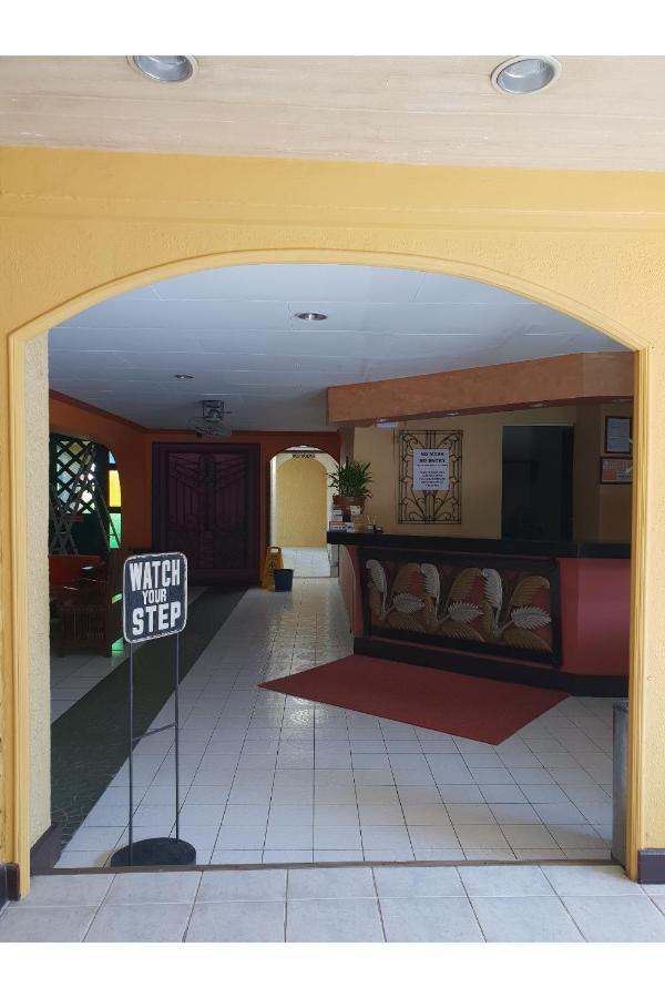 Saltimboca Tourist In Otel Bacolod Dış mekan fotoğraf