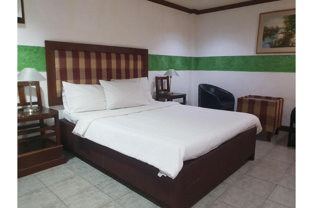 Saltimboca Tourist In Otel Bacolod Dış mekan fotoğraf
