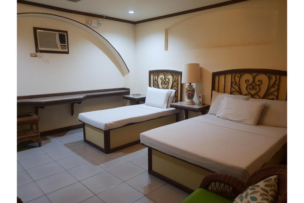 Saltimboca Tourist In Otel Bacolod Dış mekan fotoğraf