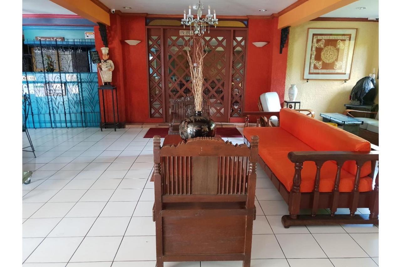 Saltimboca Tourist In Otel Bacolod Dış mekan fotoğraf