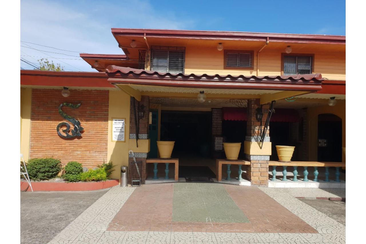 Saltimboca Tourist In Otel Bacolod Dış mekan fotoğraf